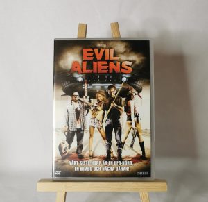 Evil Aliens - Emily Booth, Jamie Honeybourne, Samuel Butler (Begagnad)