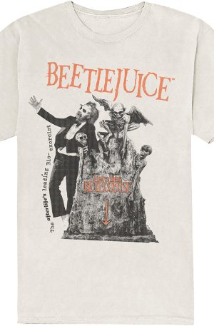Beetlejuice T-shirt i vit färg med texten BEETLEJUICE i orange samt en bild på Beetlejuice med bevingade skelett.